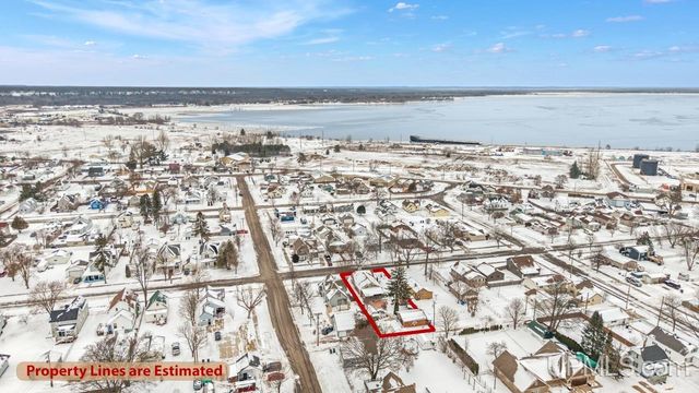 313 Wisconsin Avenue, Gladstone, MI 49837