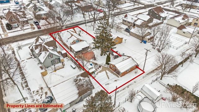 313 Wisconsin Avenue, Gladstone, MI 49837