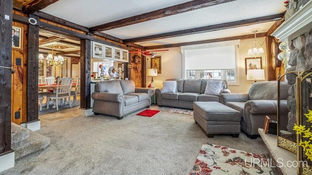 313 Wisconsin Avenue, Gladstone, MI 49837