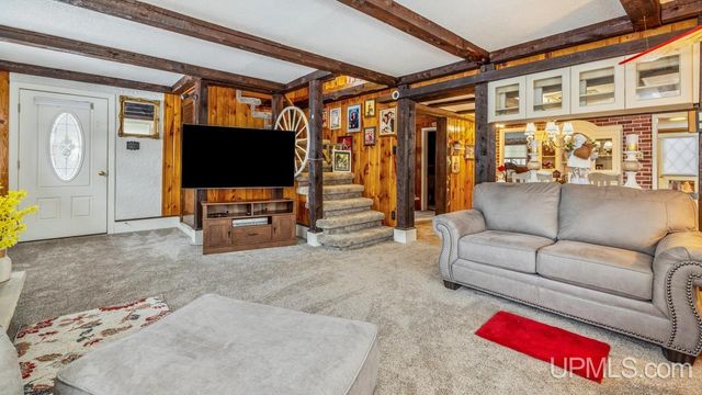 313 Wisconsin Avenue, Gladstone, MI 49837