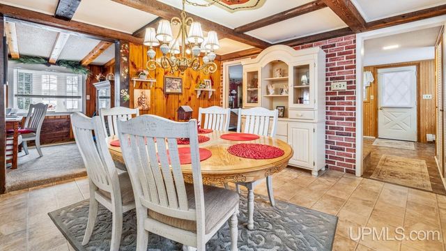 313 Wisconsin Avenue, Gladstone, MI 49837