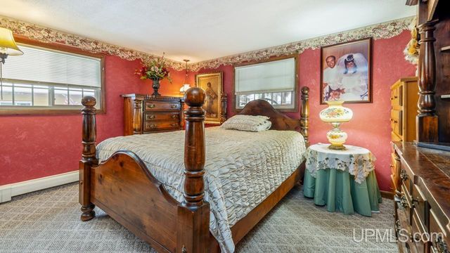 313 Wisconsin Avenue, Gladstone, MI 49837