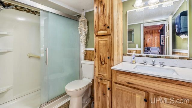 313 Wisconsin Avenue, Gladstone, MI 49837