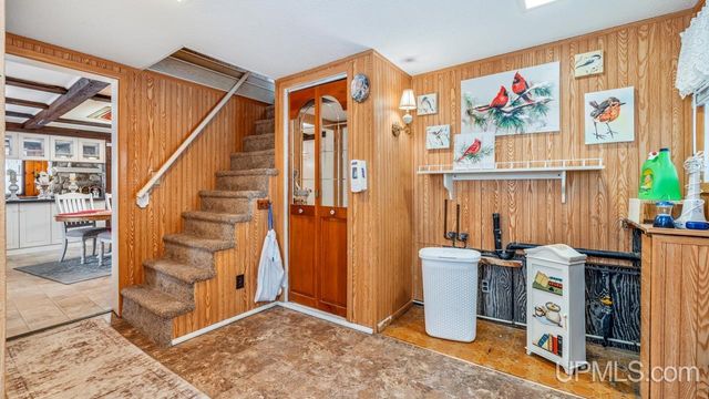 313 Wisconsin Avenue, Gladstone, MI 49837