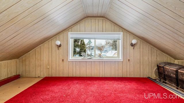 313 Wisconsin Avenue, Gladstone, MI 49837