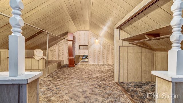 313 Wisconsin Avenue, Gladstone, MI 49837