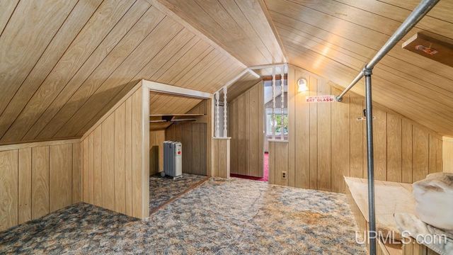 313 Wisconsin Avenue, Gladstone, MI 49837