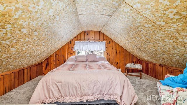 313 Wisconsin Avenue, Gladstone, MI 49837