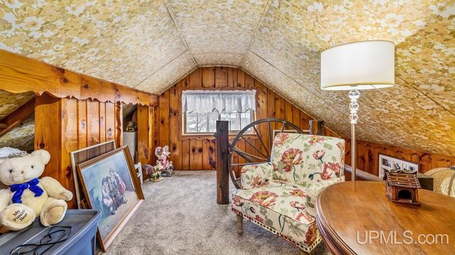 313 Wisconsin Avenue, Gladstone, MI 49837