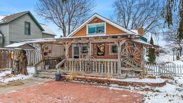 313 Wisconsin Avenue, Gladstone, MI 49837