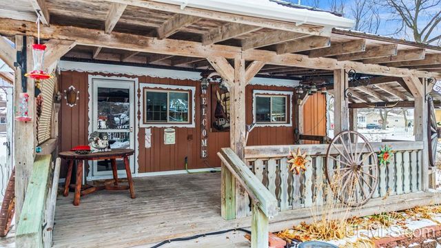 313 Wisconsin Avenue, Gladstone, MI 49837