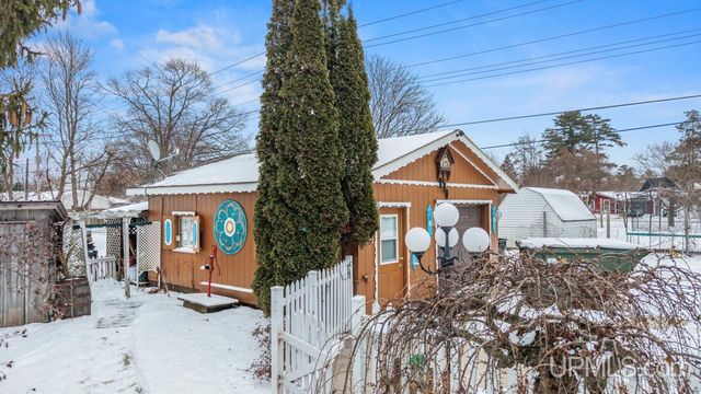 313 Wisconsin Avenue, Gladstone, MI 49837