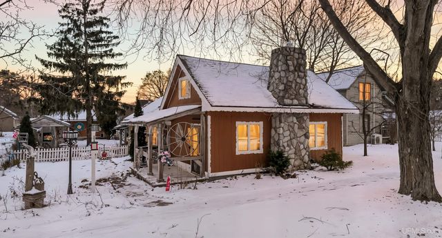 313 Wisconsin Avenue, Gladstone, MI 49837