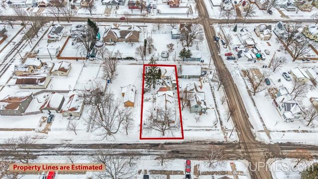 313 Wisconsin Avenue, Gladstone, MI 49837