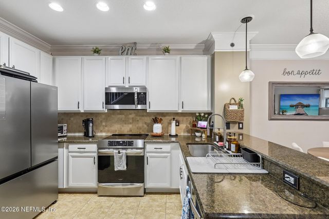 9823 TAPESTRY PARK Circle 303, Jacksonville, FL 32246