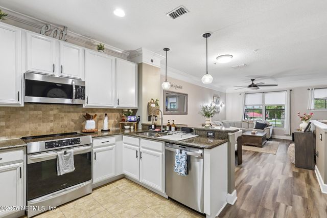 9823 TAPESTRY PARK Circle 303, Jacksonville, FL 32246