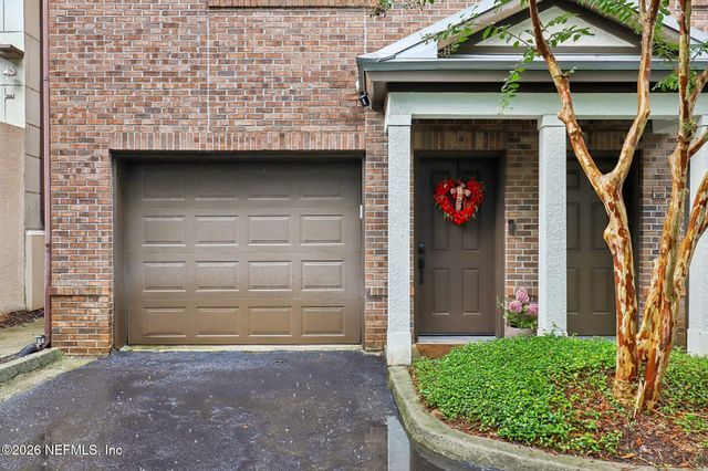 9823 TAPESTRY PARK Circle 303, Jacksonville, FL 32246