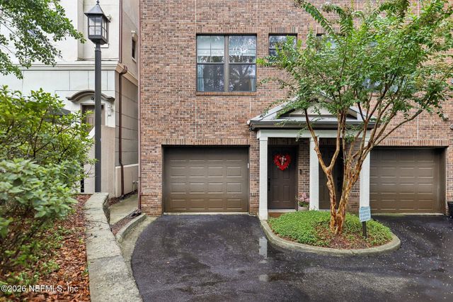 9823 TAPESTRY PARK Circle 303, Jacksonville, FL 32246