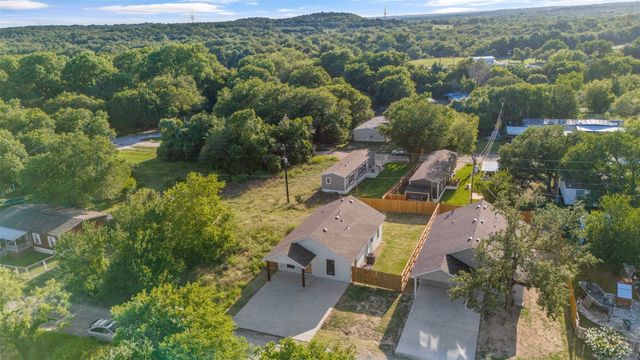 5702 Arkansas Trail, Granbury, TX 76048