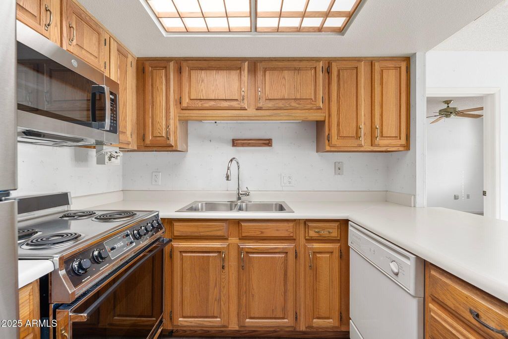 10330 W Thunderbird Boulevard C119, Sun City, AZ 85351 — photo 5