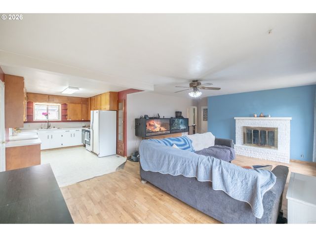 240 S 7TH St, Lebanon, OR 97355