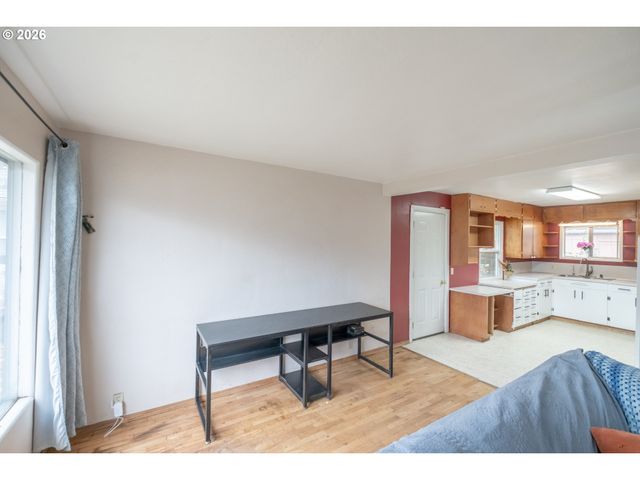 240 S 7TH St, Lebanon, OR 97355