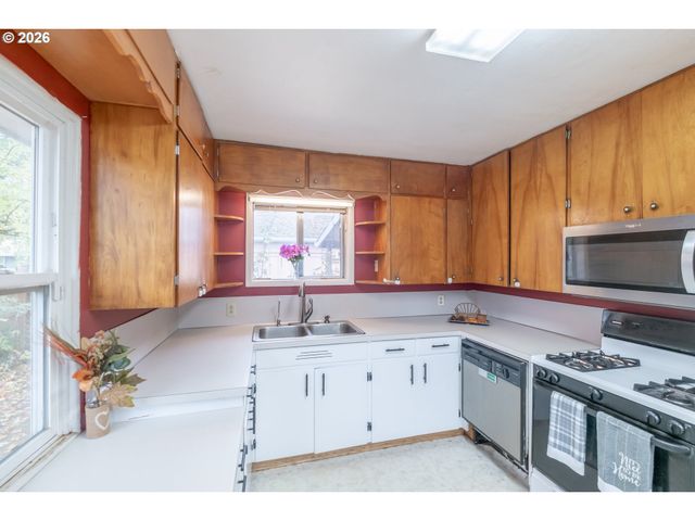 240 S 7TH St, Lebanon, OR 97355