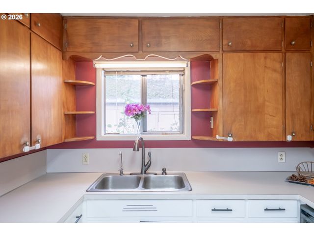 240 S 7TH St, Lebanon, OR 97355