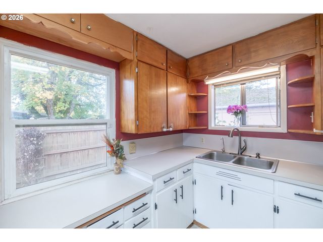 240 S 7TH St, Lebanon, OR 97355