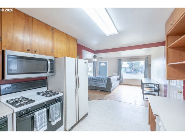 240 S 7TH St, Lebanon, OR 97355