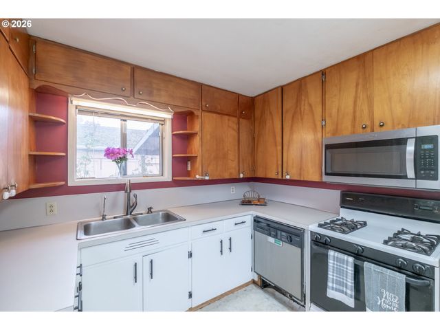 240 S 7TH St, Lebanon, OR 97355