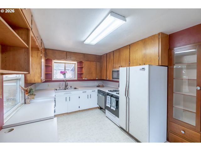 240 S 7TH St, Lebanon, OR 97355