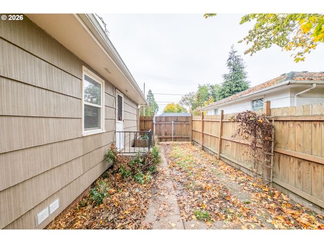 240 S 7TH St, Lebanon, OR 97355