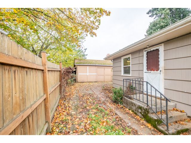 240 S 7TH St, Lebanon, OR 97355