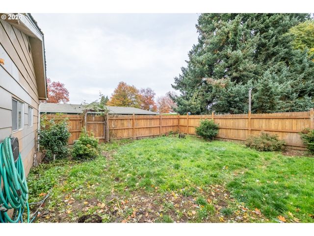 240 S 7TH St, Lebanon, OR 97355