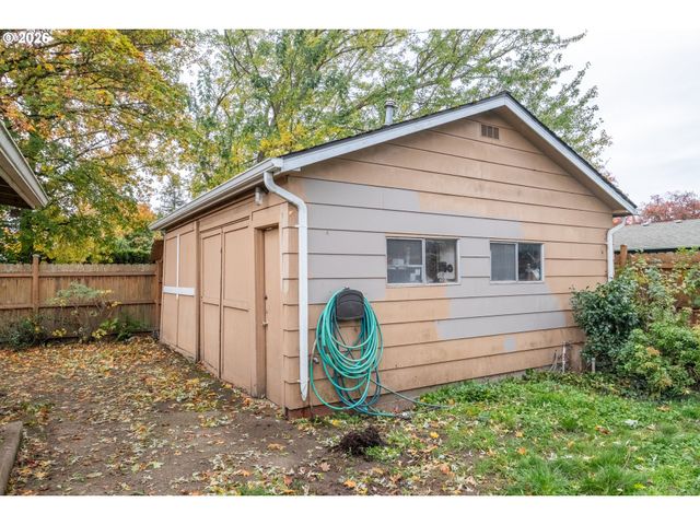 240 S 7TH St, Lebanon, OR 97355