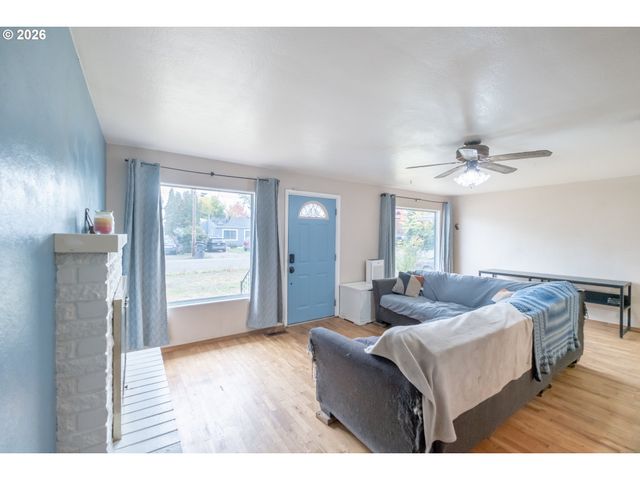 240 S 7TH St, Lebanon, OR 97355