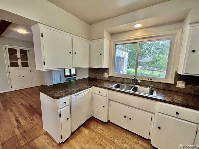 6901 Woodbank Drive, Bloomfield Hills, MI 48301