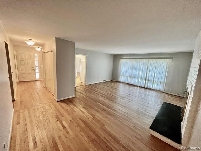 6901 Woodbank Drive, Bloomfield Hills, MI 48301