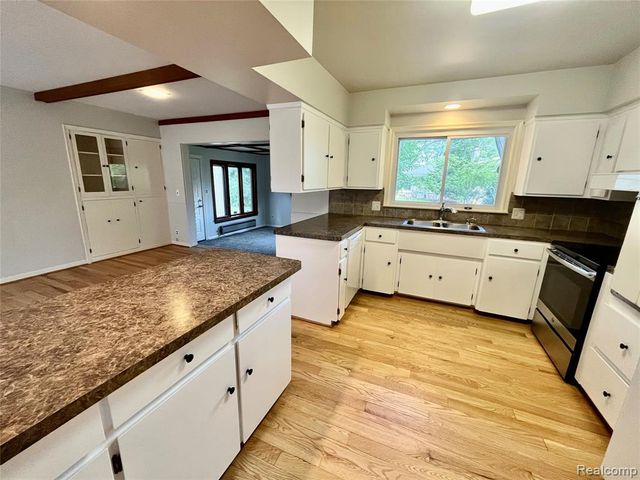 6901 Woodbank Drive, Bloomfield Hills, MI 48301