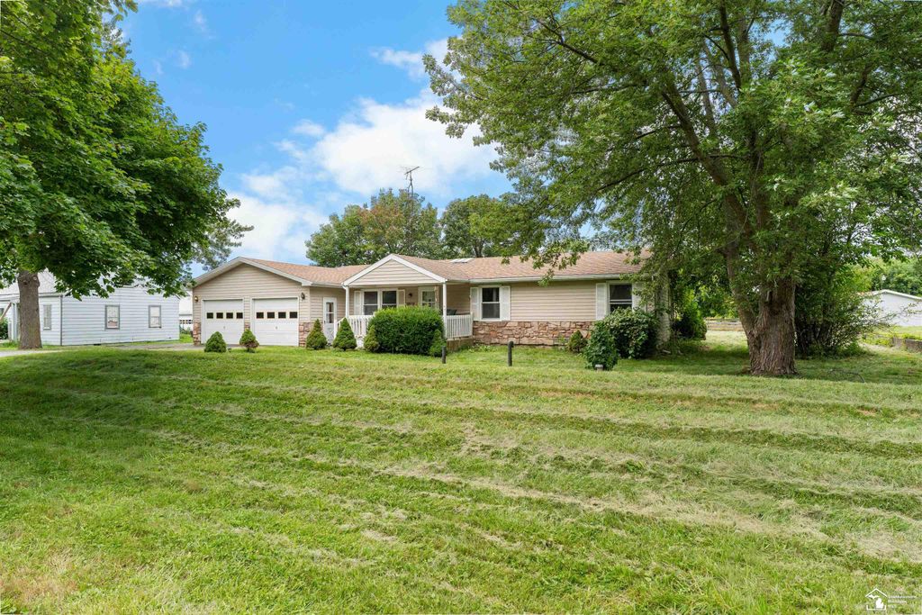 12953 Lavigne Road, La Salle, MI 48145