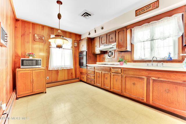 335 Maple Place, Keyport, NJ 07735