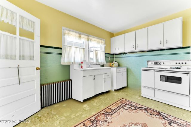 335 Maple Place, Keyport, NJ 07735