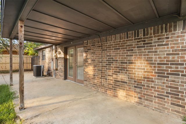 6200 Big Springs Drive, Arlington, TX 76001