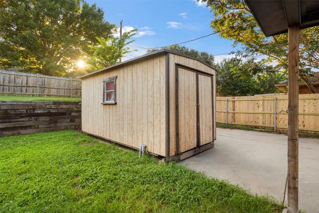 6200 Big Springs Drive, Arlington, TX 76001