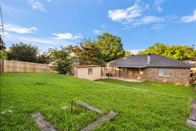 6200 Big Springs Drive, Arlington, TX 76001