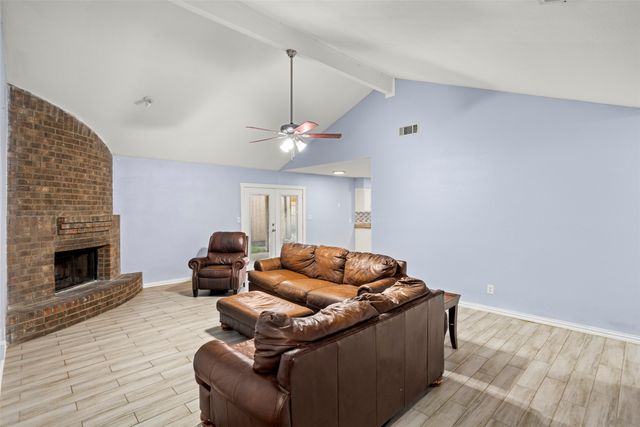 6200 Big Springs Drive, Arlington, TX 76001