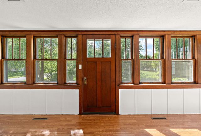 387 2nd Street S, Bayport, MN 55003