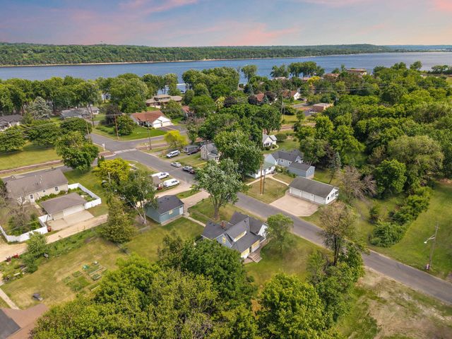 387 2nd Street S, Bayport, MN 55003