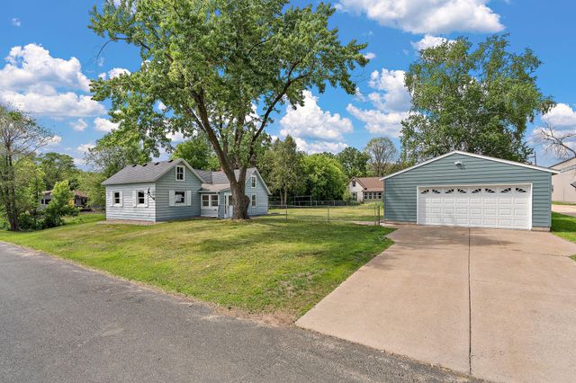 387 2nd Street S, Bayport, MN 55003